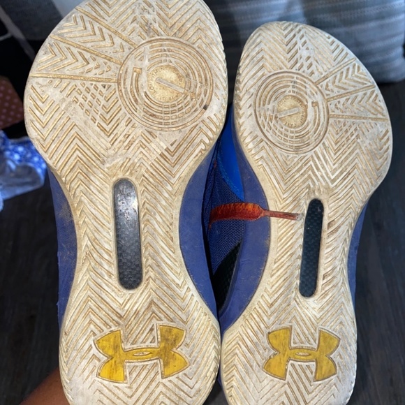 Under Armour size 1 boys sneakers shoes - Picture 6 of 6